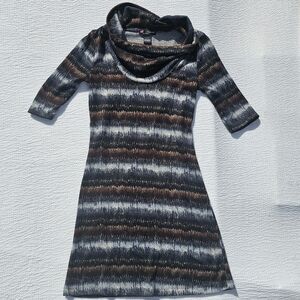 Love Delirious Los Angeles Dress size Small Scoup Turtle Neck multi color